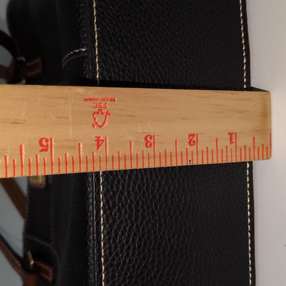 Pebbled Black Dooney & Bourke Learher Tote Red Lining - Picture 13 of 17